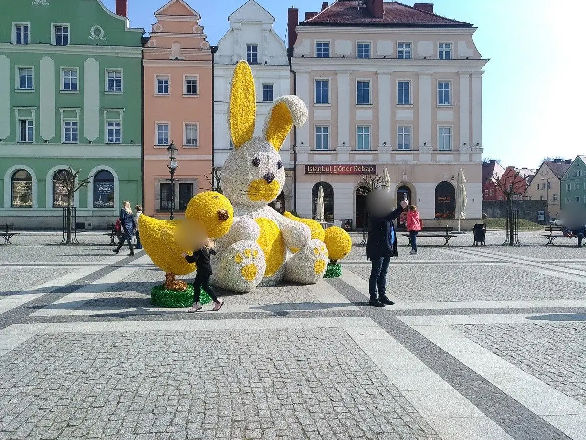 Ozdoby wielkanocne na bolesławieckim rynku