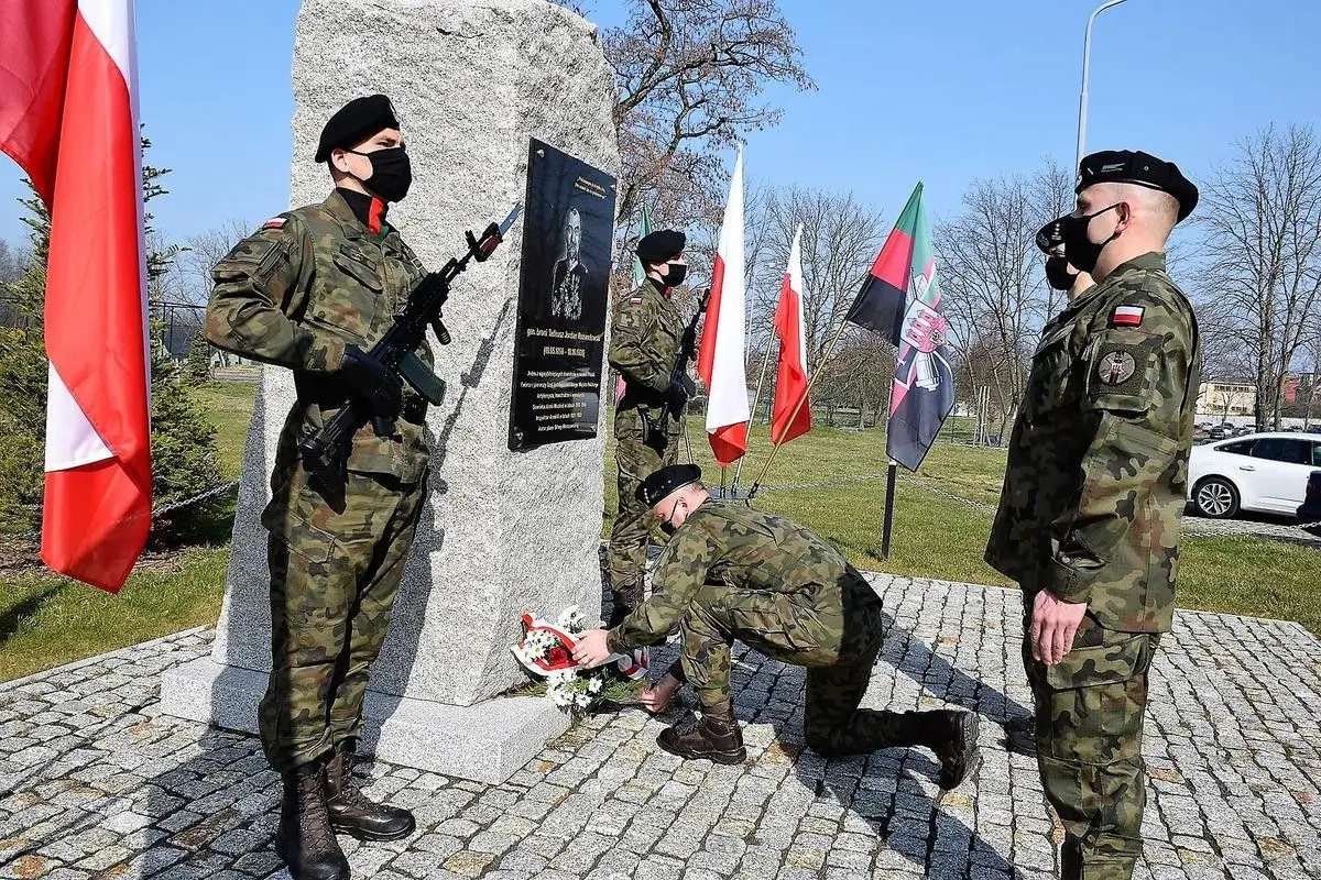 Obchody święta w 23 Śląskim Pułku Artylerii w Bolesławcu
