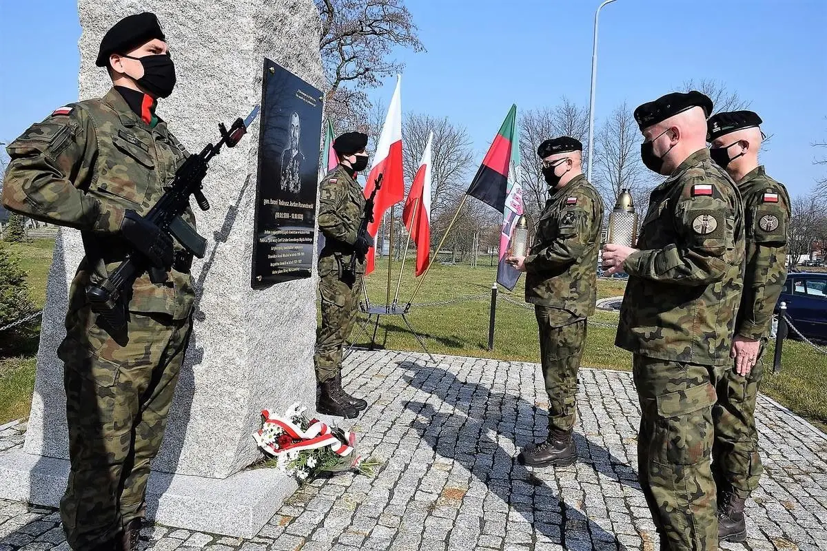 Obchody święta w 23 Śląskim Pułku Artylerii w Bolesławcu