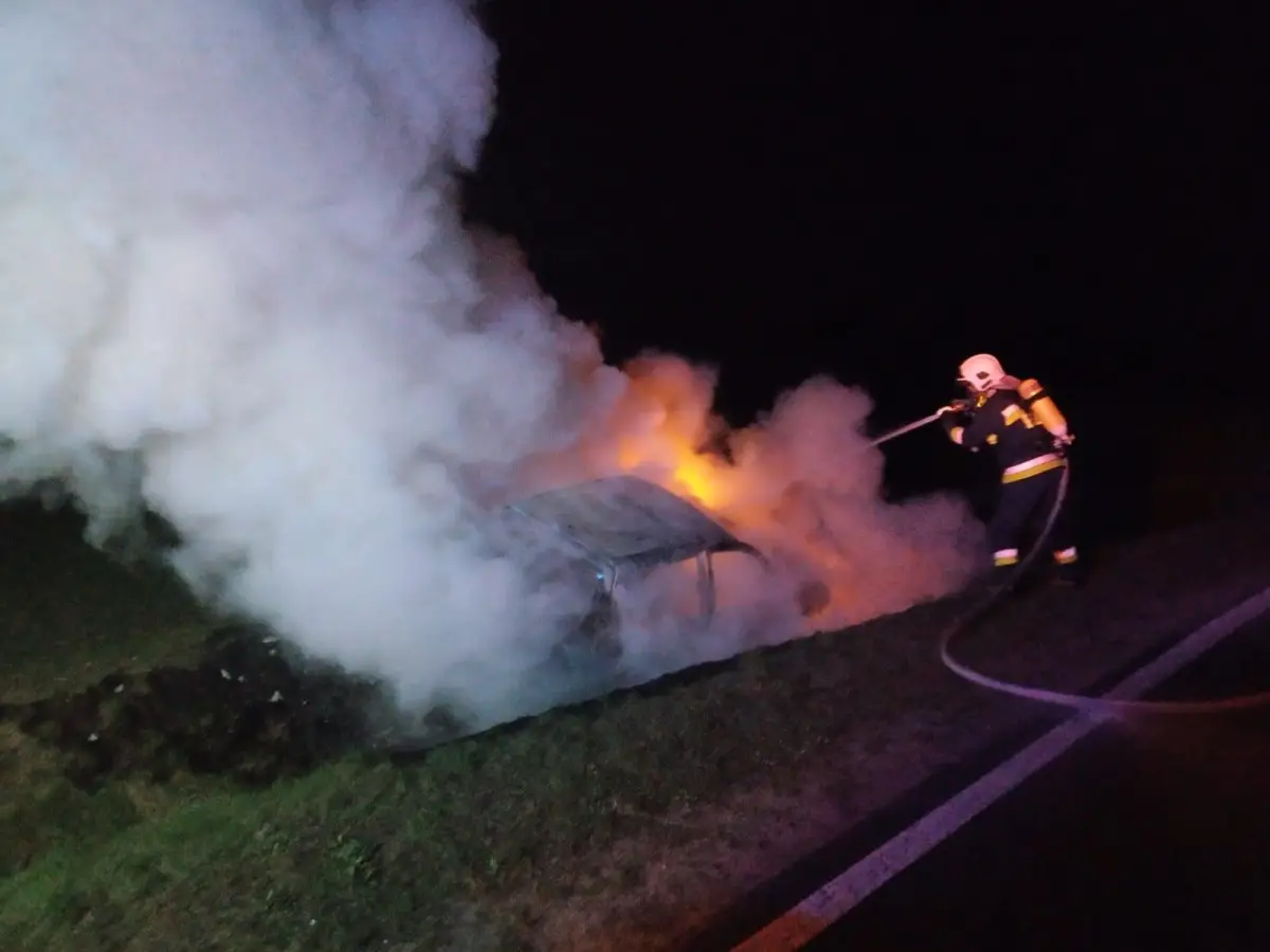 Akcja straży pożarnej między Nowogrodźcem a Zebrzydową