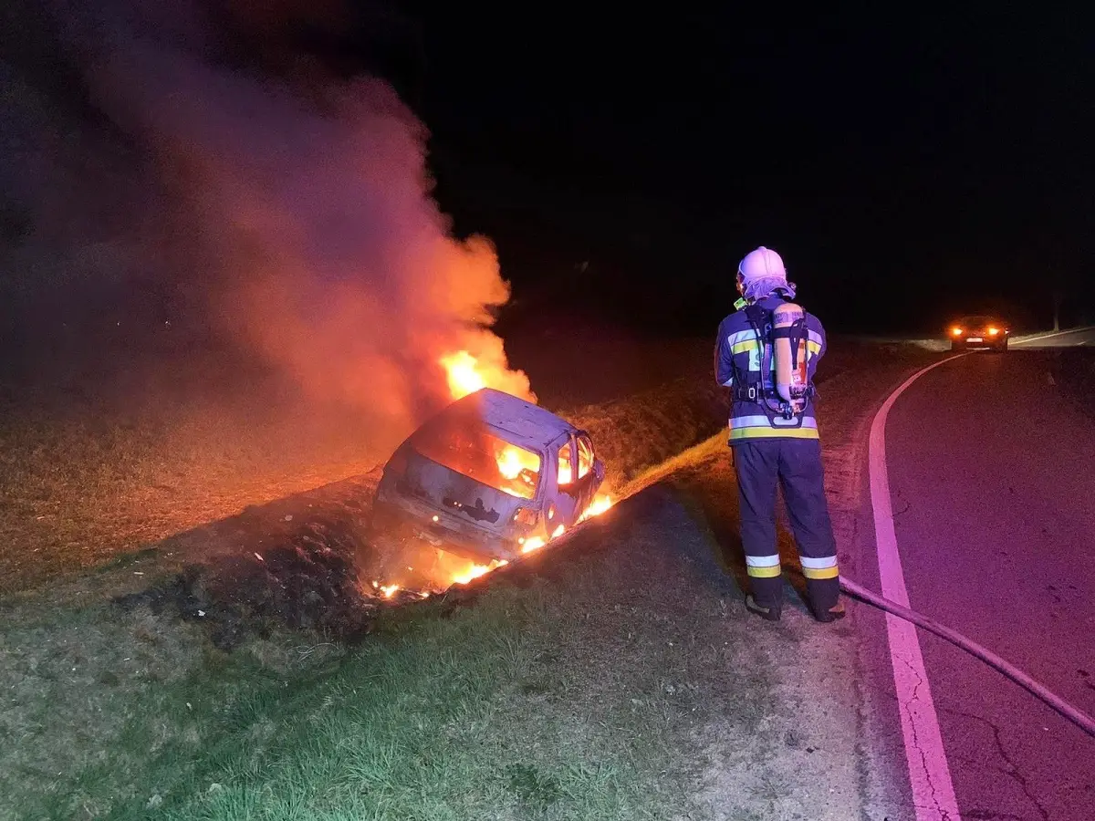 Akcja straży pożarnej między Nowogrodźcem a Zebrzydową