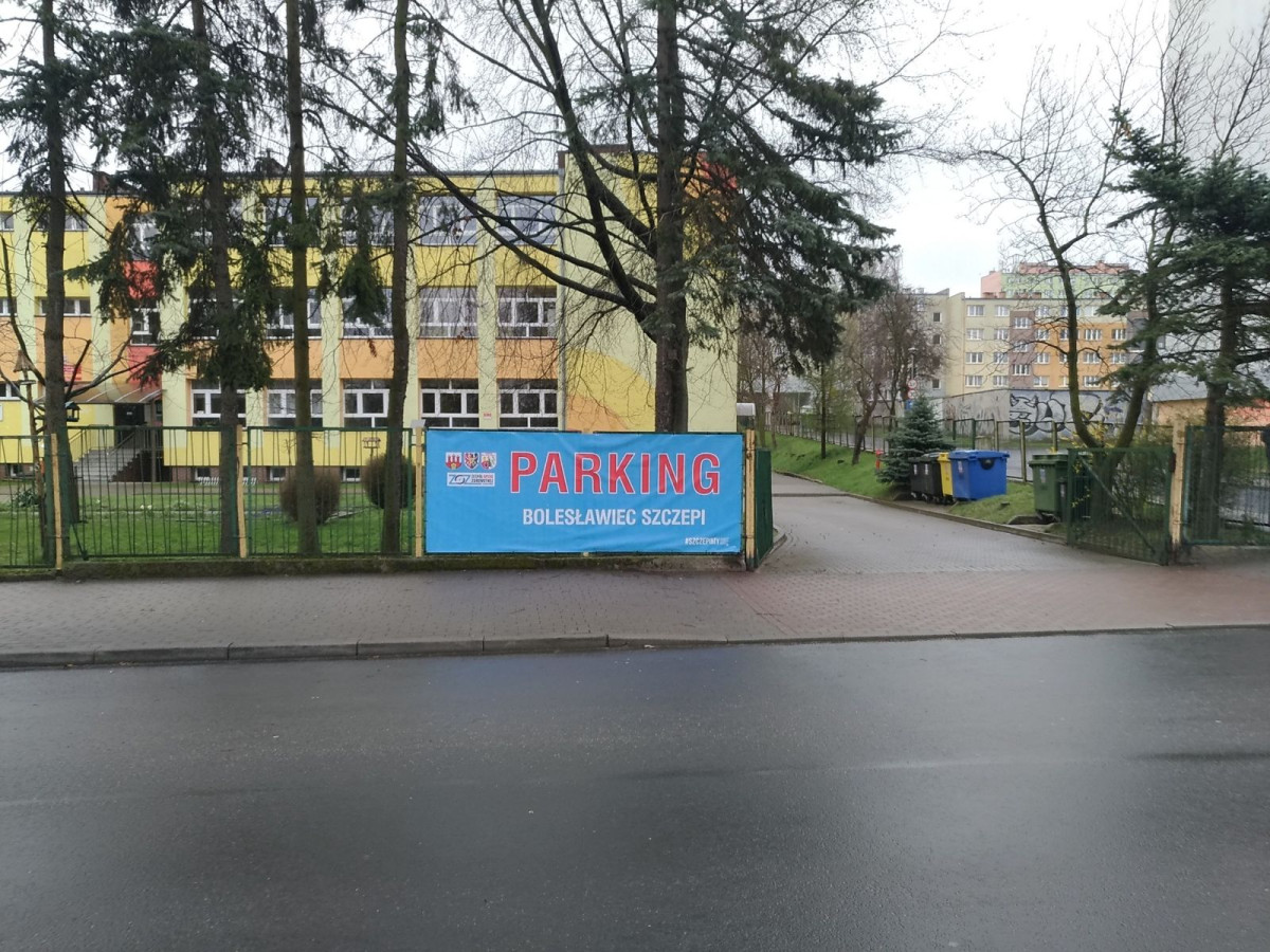 W hali przy I LO w Bolesławcu ruszyły masowe szczepienia