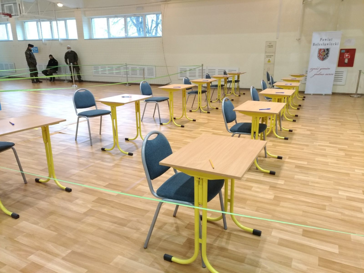 W hali przy I LO w Bolesławcu ruszyły masowe szczepienia