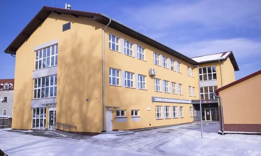 Zespół Szkolno-Przedszkolny w Kraśniku Dolnym po i przed modernizacją