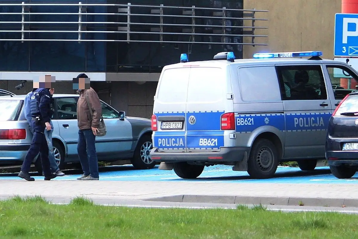 Kolizja auta z radiowozem