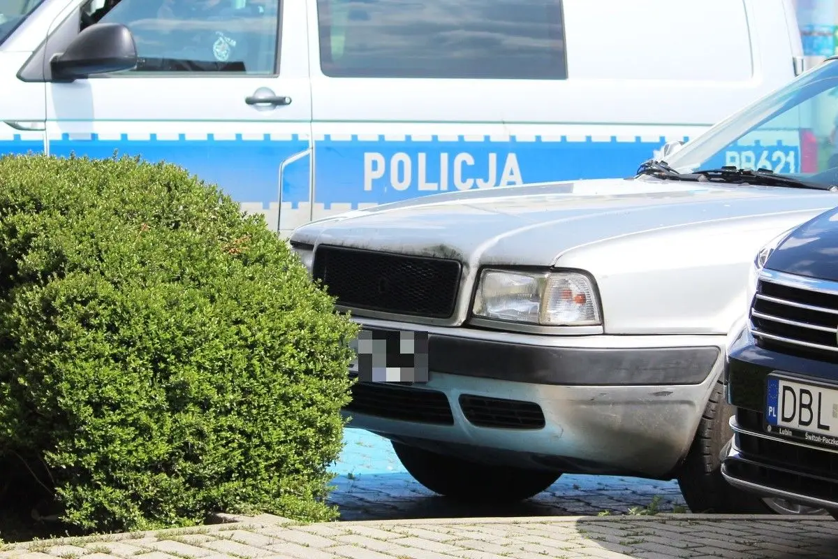 Kolizja auta z radiowozem