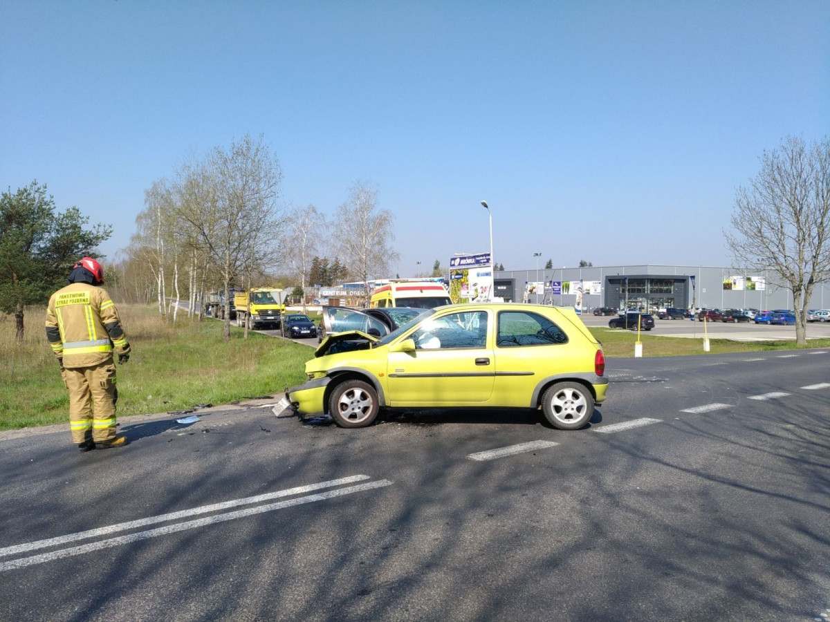 Zderzenie opla z citroenem koło Mrówki