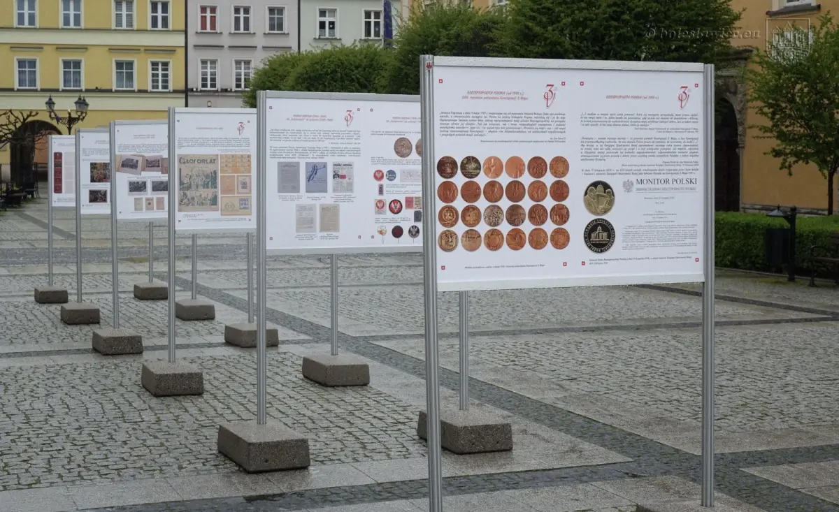 Dzień Flagi na bolesławieckim rynku