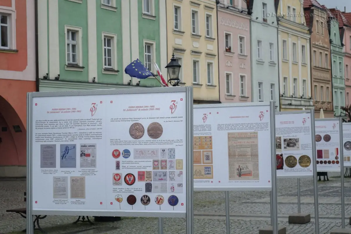 Dzień Flagi na bolesławieckim rynku