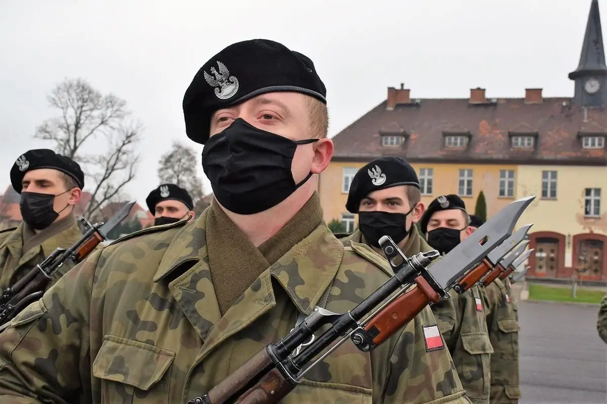 Uroczystości majowe z udziałem bolesławieckich artylerzystów