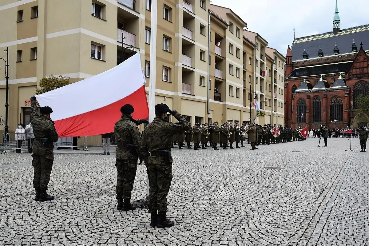 Uroczystości majowe z udziałem bolesławieckich artylerzystów