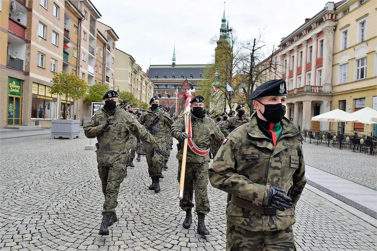 Uroczystości majowe z udziałem bolesławieckich artylerzystów
