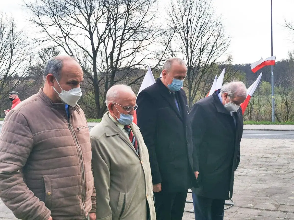 Uroczystość z okazji rocznicy zakończenia II wojny światowej przy pomniku w Bolesławcu