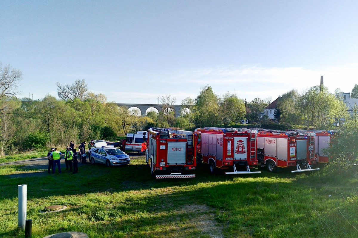 Poszukiwania mężczyzny, który wpadł do Bobru