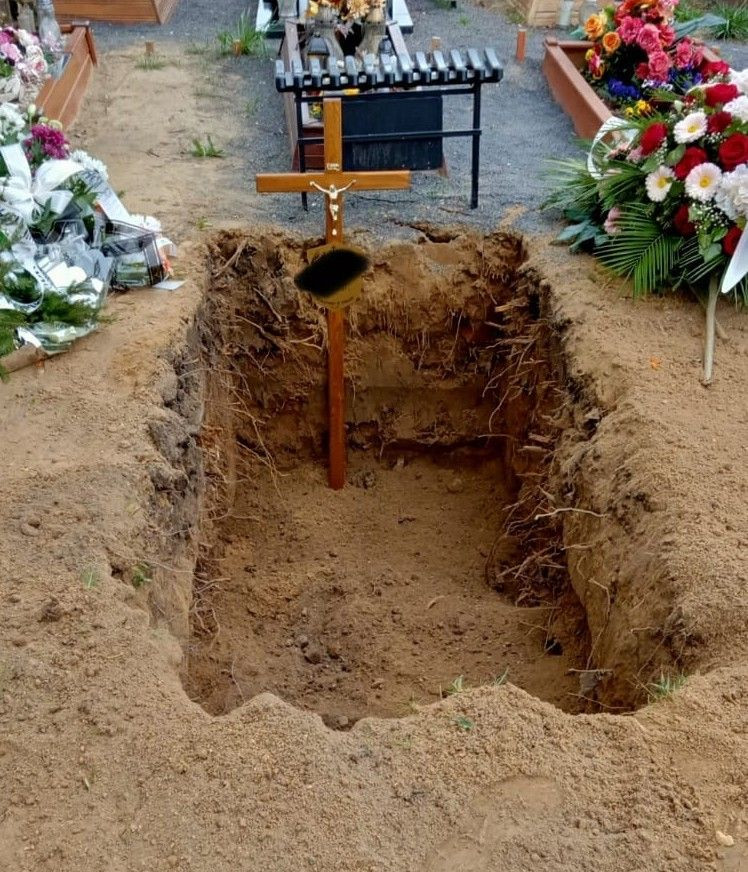 Przerwane ceremonie pogrzebowe. W ziemi znaleziono niewybuch