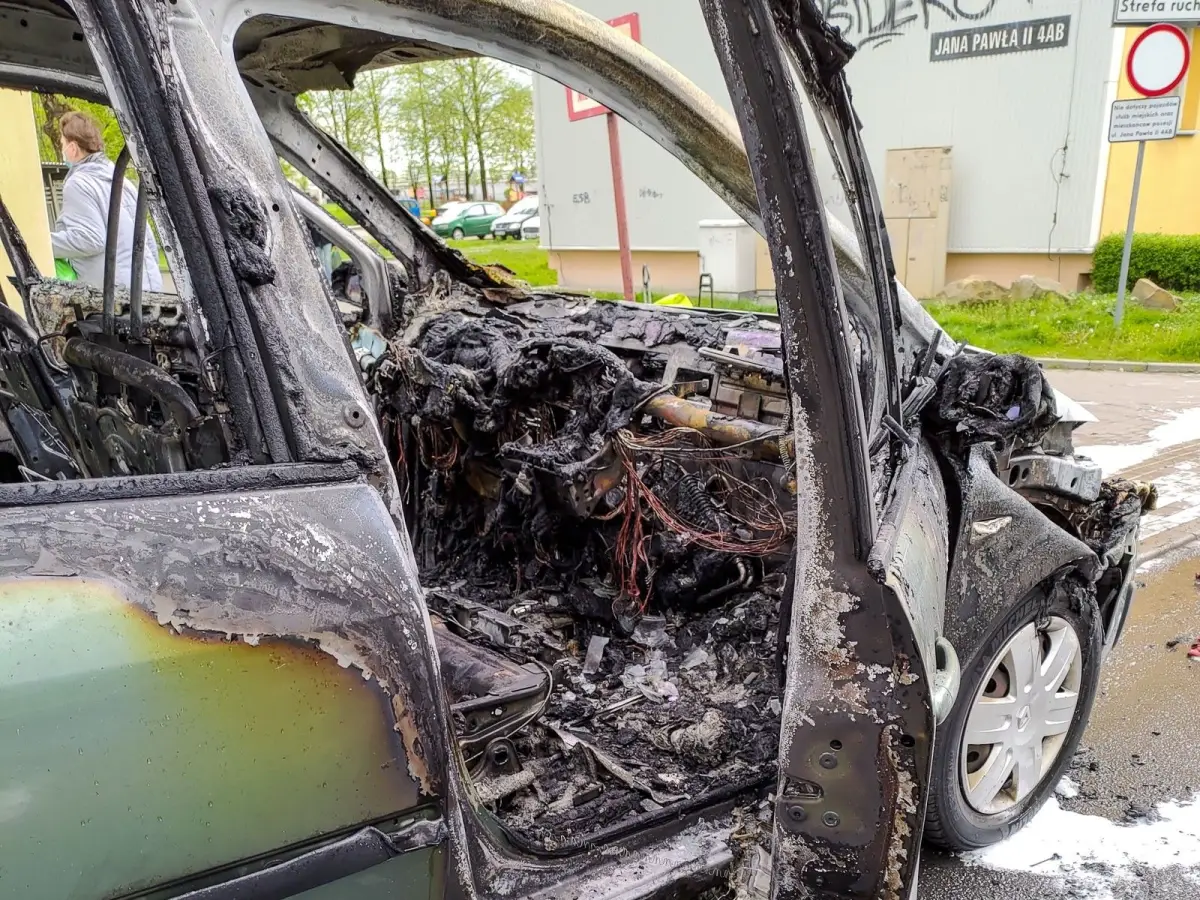 Spalone auto przy ul. Jana Pawła II