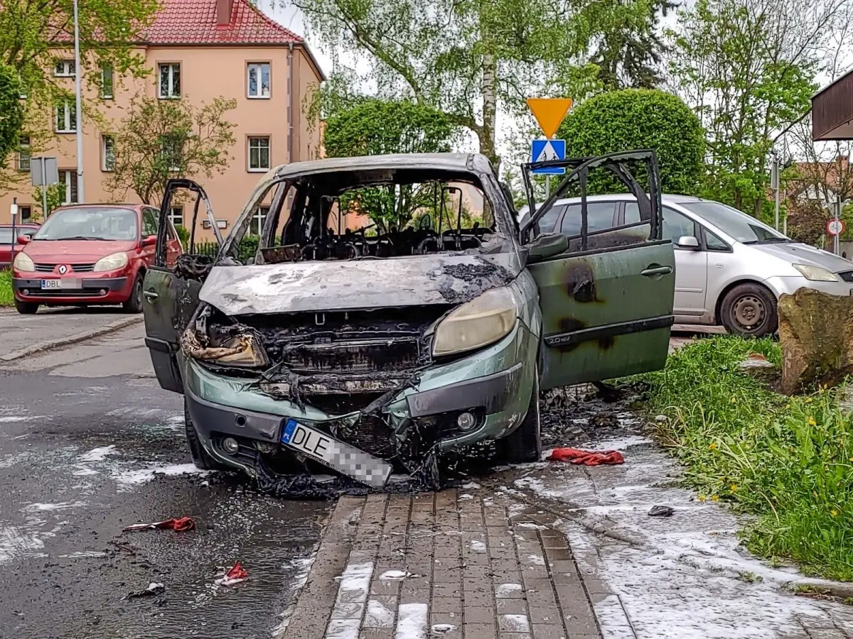 Spalone auto przy ul. Jana Pawła II