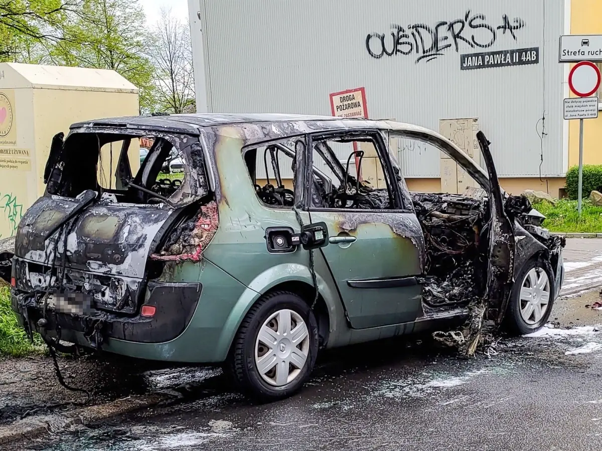 Spalone auto przy ul. Jana Pawła II