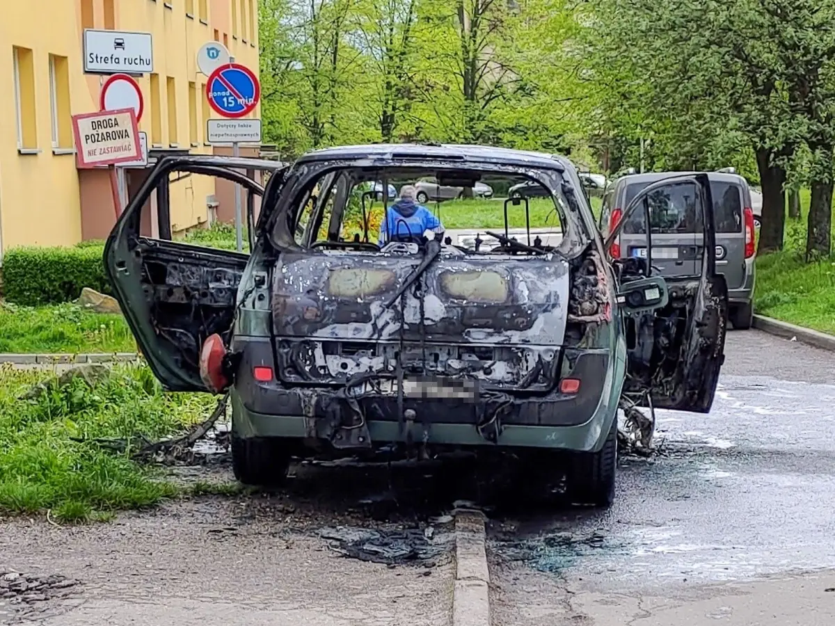 Spalone auto przy ul. Jana Pawła II