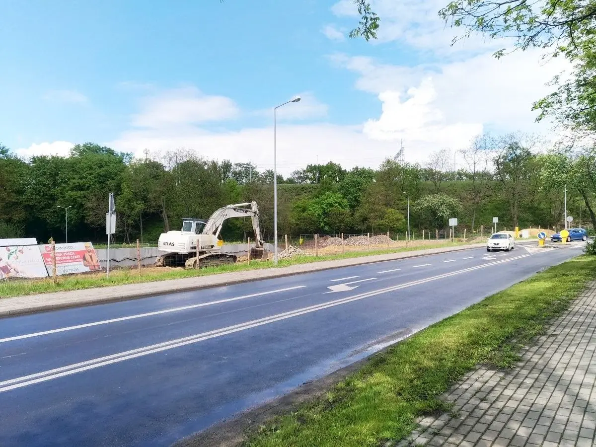 Budowa myjni samochodowej przy ulicy Wesołej w Bolesławcu.