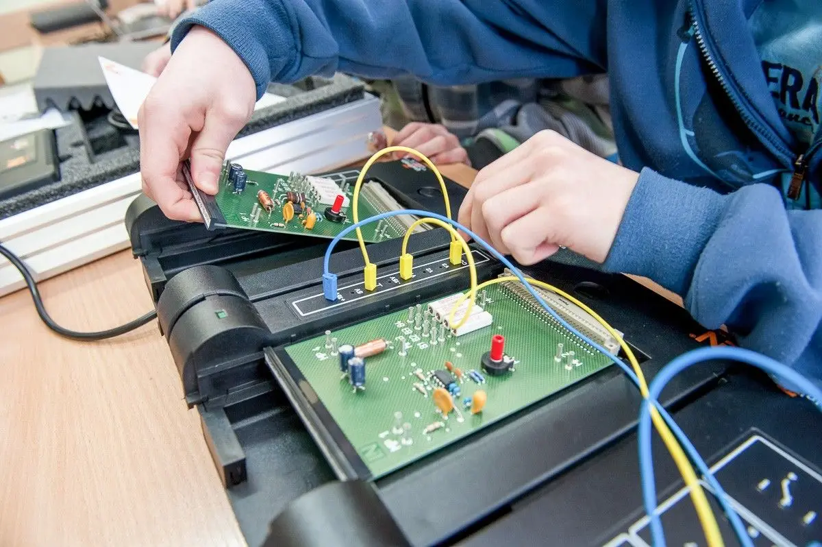 Edukacja w Zespole Szkół Elektronicznych w Bolesławcu