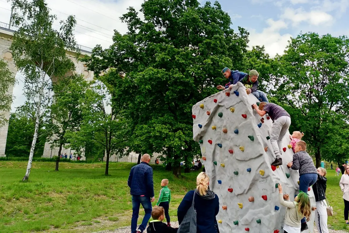 Festyn na Dzień Dziecka pod wiaduktem