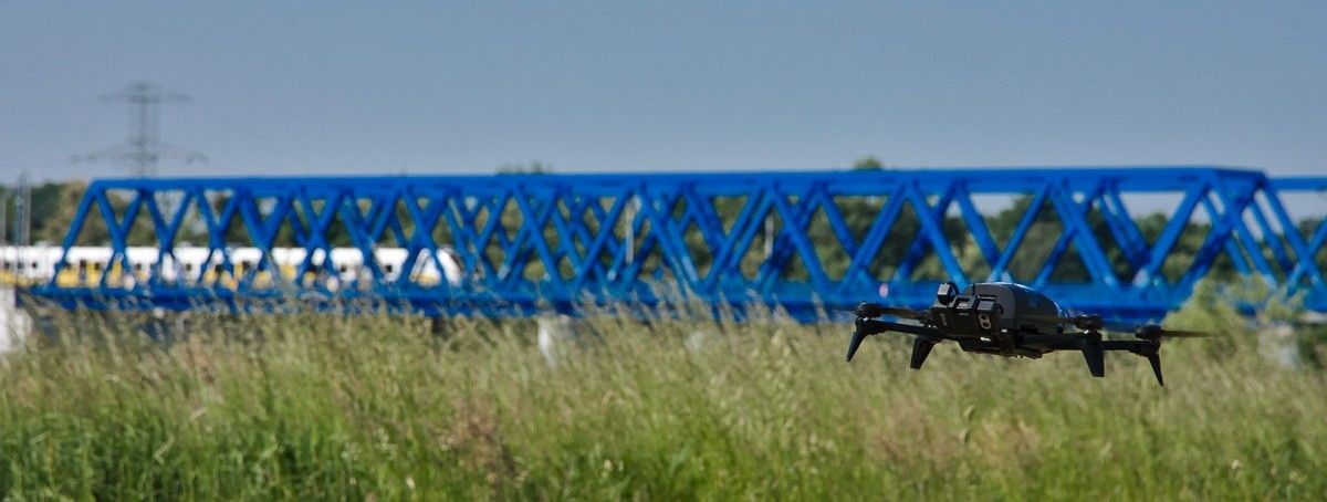 Drony i pracownicy WIOŚ-u we Wrocławiu