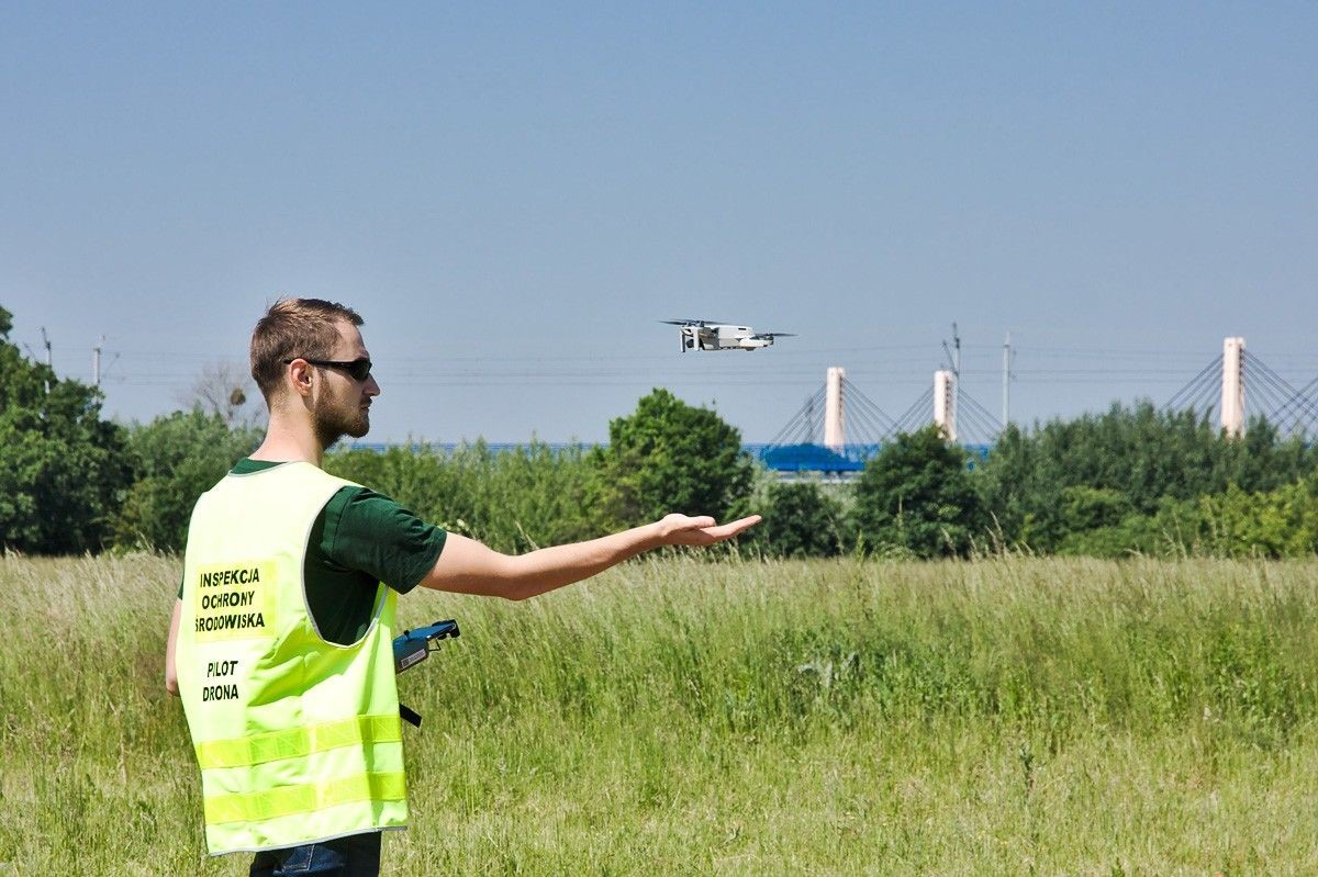 Drony i pracownicy WIOŚ-u we Wrocławiu