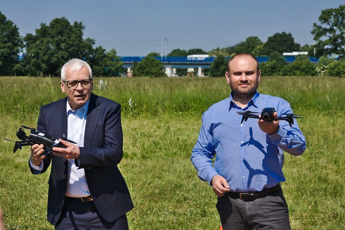 Drony i pracownicy WIOŚ-u we Wrocławiu