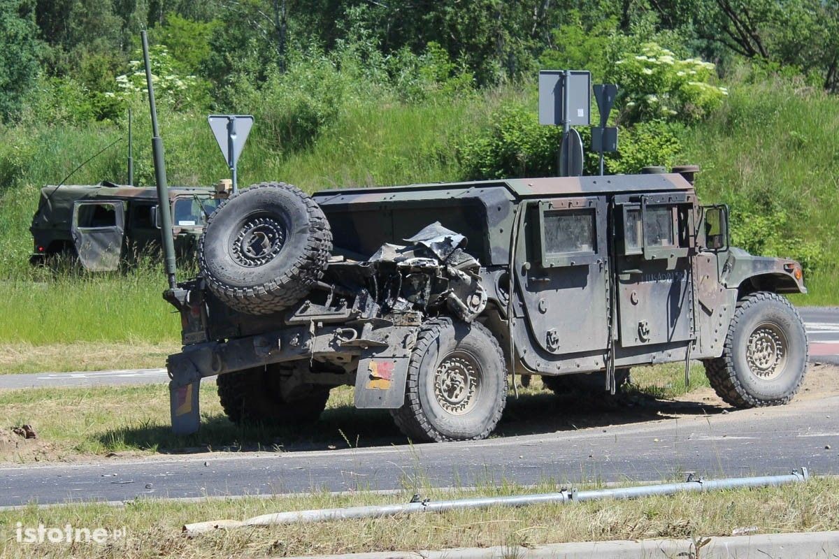 Kolizja dwóch pojazdów US Army na obwodnicy Bolesławca