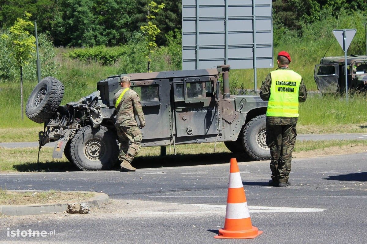 Kolizja dwóch pojazdów US Army na obwodnicy Bolesławca
