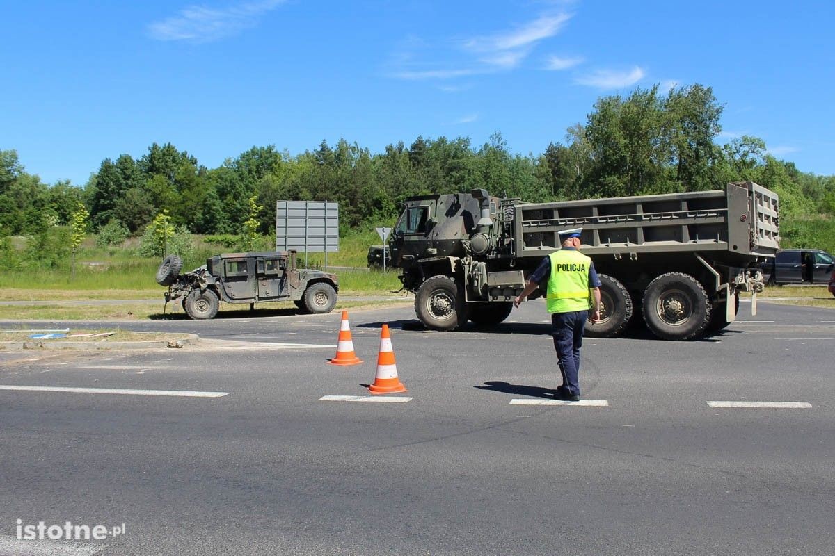 Kolizja dwóch pojazdów US Army na obwodnicy Bolesławca