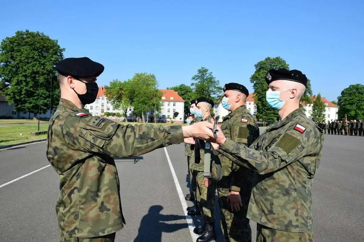 Kolejni ochotnicy w 23 Śląskim Pułku Artylerii w Bolesławcu