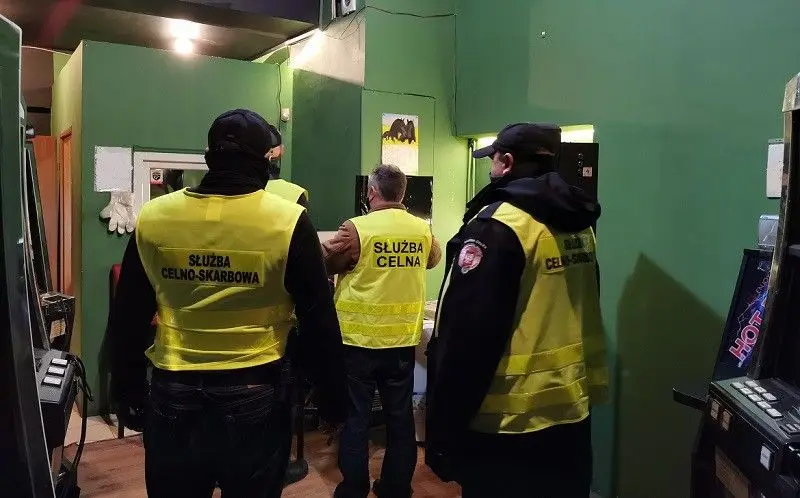 Automaty przechwycone przez KAS