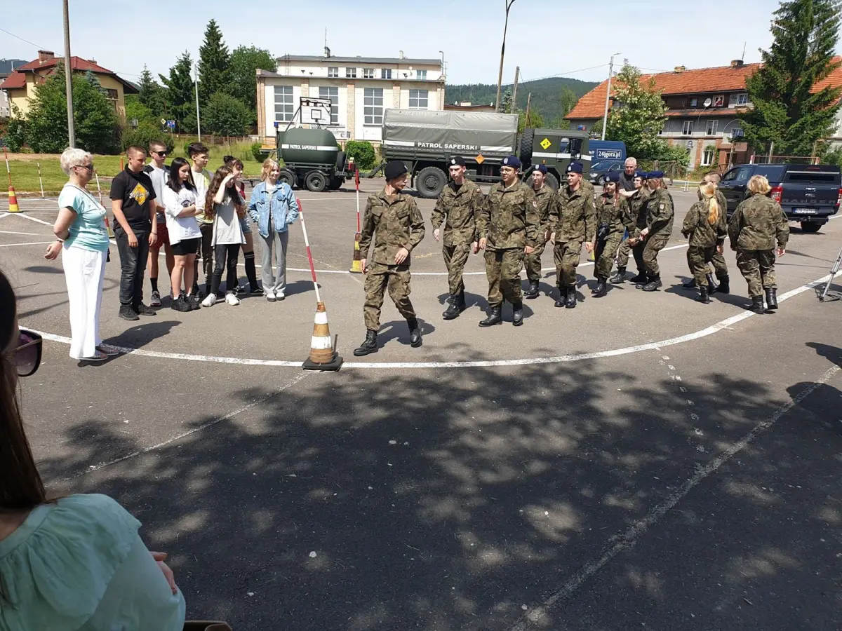 Bolesławieccy saperzy w piechowickiej szkole