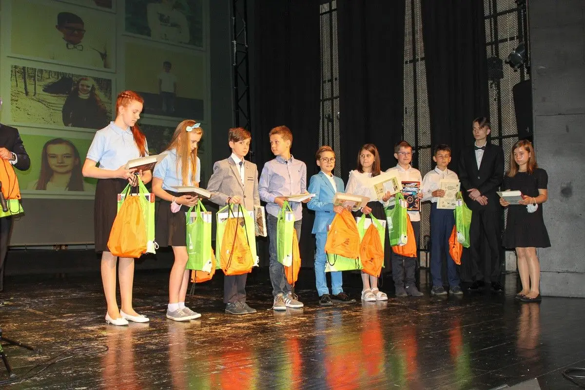 Powiatowa uroczystość w Teatrze Starym w Bolesławcu
