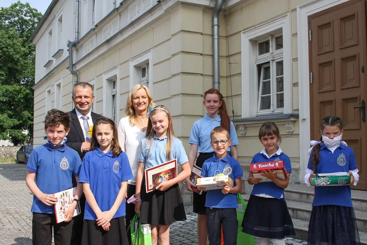 Powiatowa uroczystość w Teatrze Starym w Bolesławcu