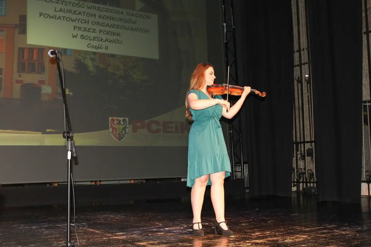 Powiatowa uroczystość w Teatrze Starym w Bolesławcu