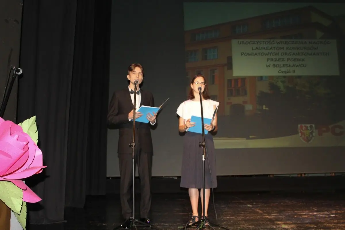 Powiatowa uroczystość w Teatrze Starym w Bolesławcu