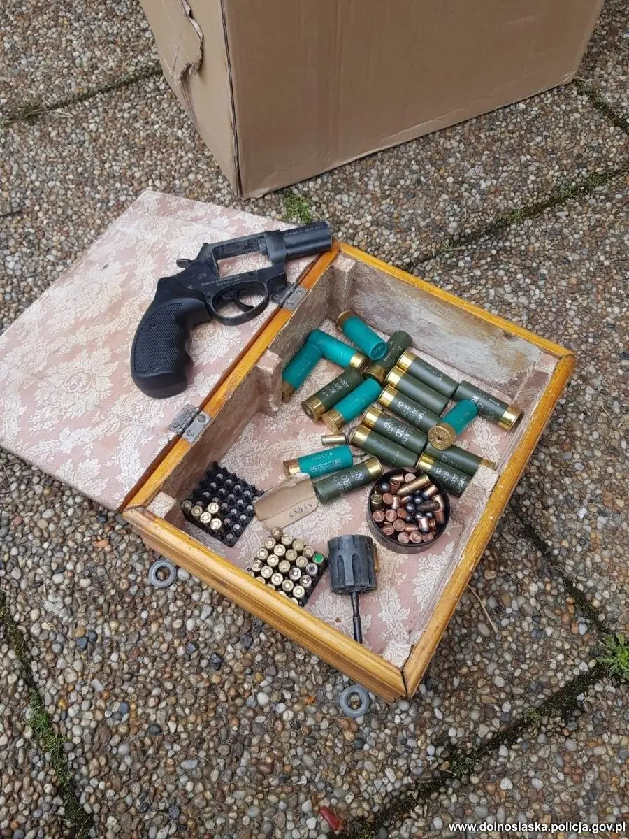 Przedmioty, substancje i pojazdy zabezpieczone przez policję