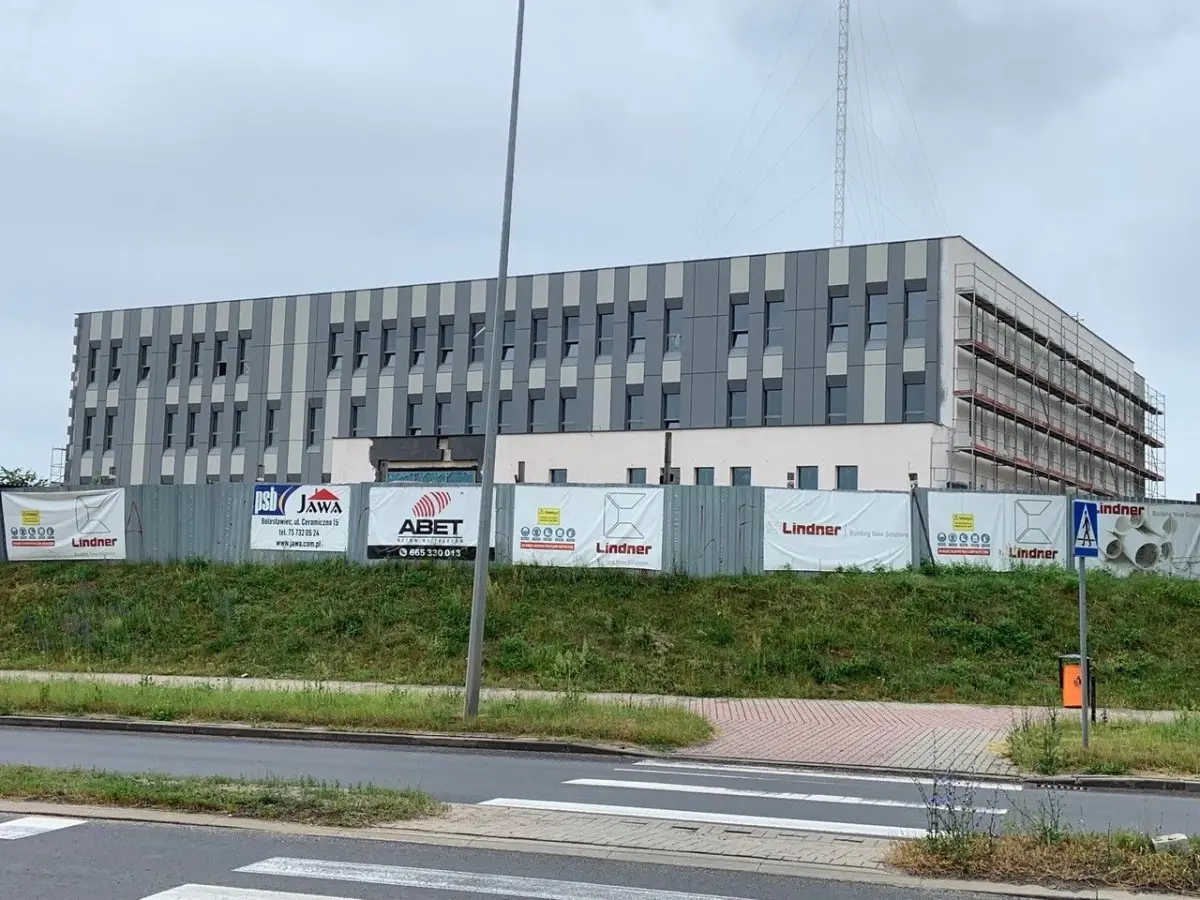 Prace przy budowie nowej komendy policji w Bolesławcu