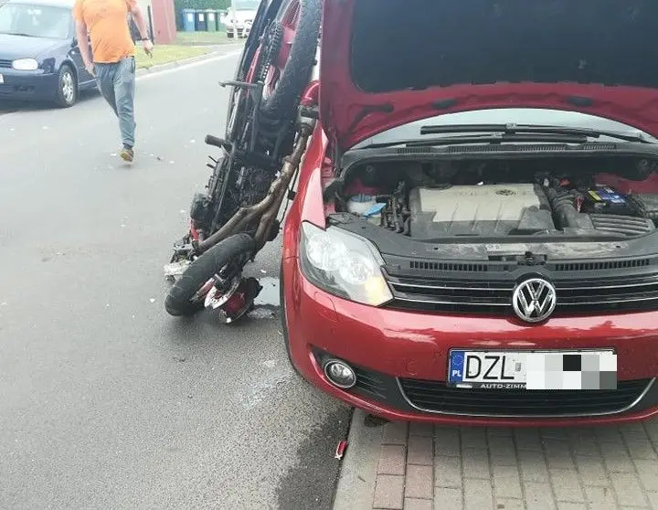 Zderzeni motocykla z autem w Raciborowicach Dolnych