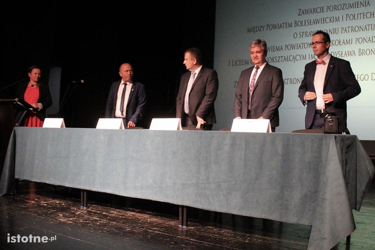 Podpisanie porozumienia między powiatem bolesławieckim a Politechniką Wrocławską