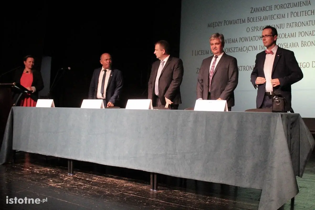 Podpisanie porozumienia między powiatem bolesławieckim a Politechniką Wrocławską