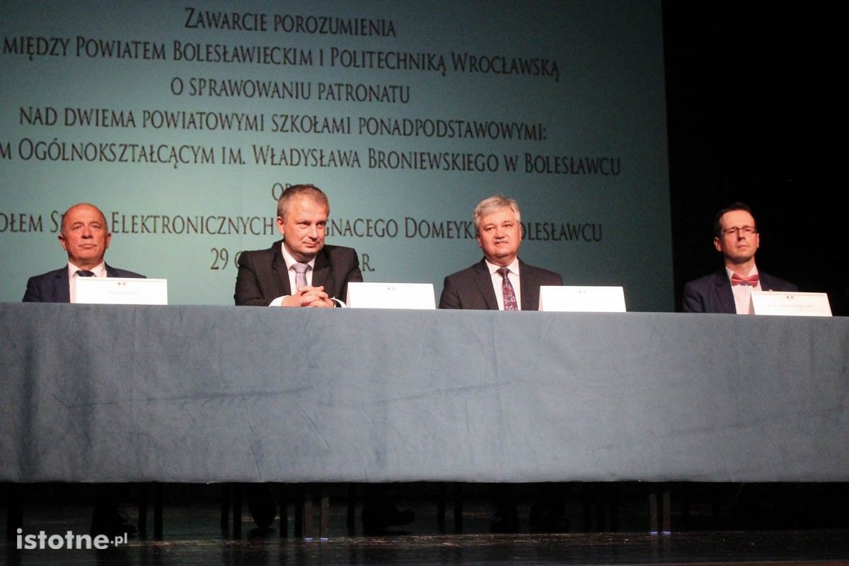 Podpisanie porozumienia między powiatem bolesławieckim a Politechniką Wrocławską