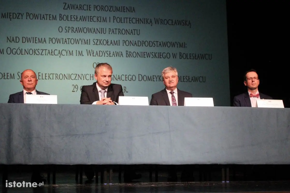 Podpisanie porozumienia między powiatem bolesławieckim a Politechniką Wrocławską
