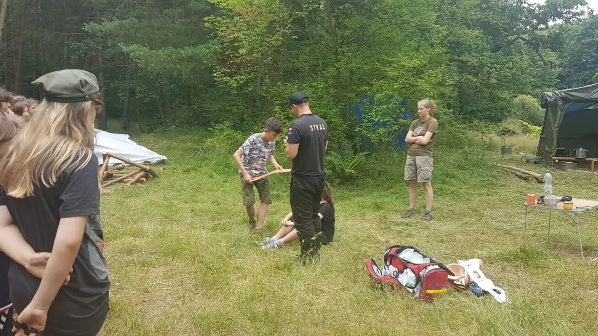 Пожежники у скаутському таборі