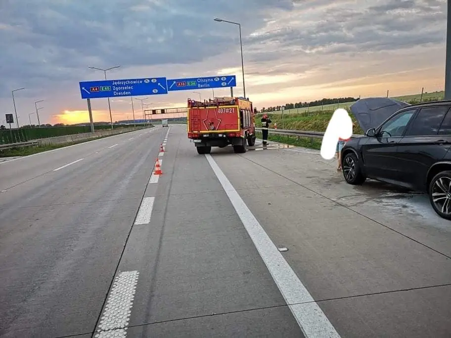 Pożar auta na A4 – na miejscu OSP Krzyżowa i PSP Bolesławiec