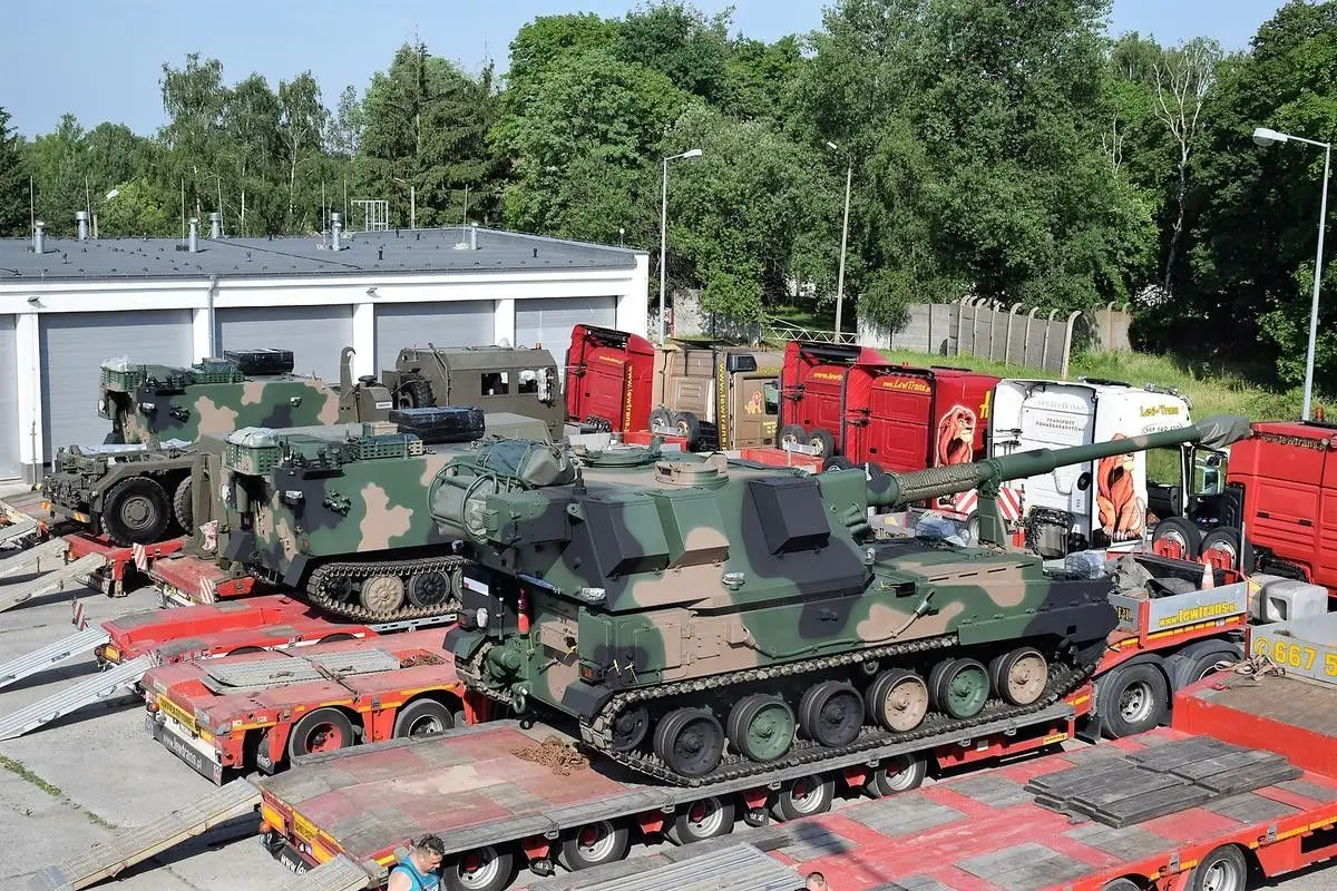 Kraby w komplecie w 23 Śląskim Pułku Artylerii w Bolesławcu