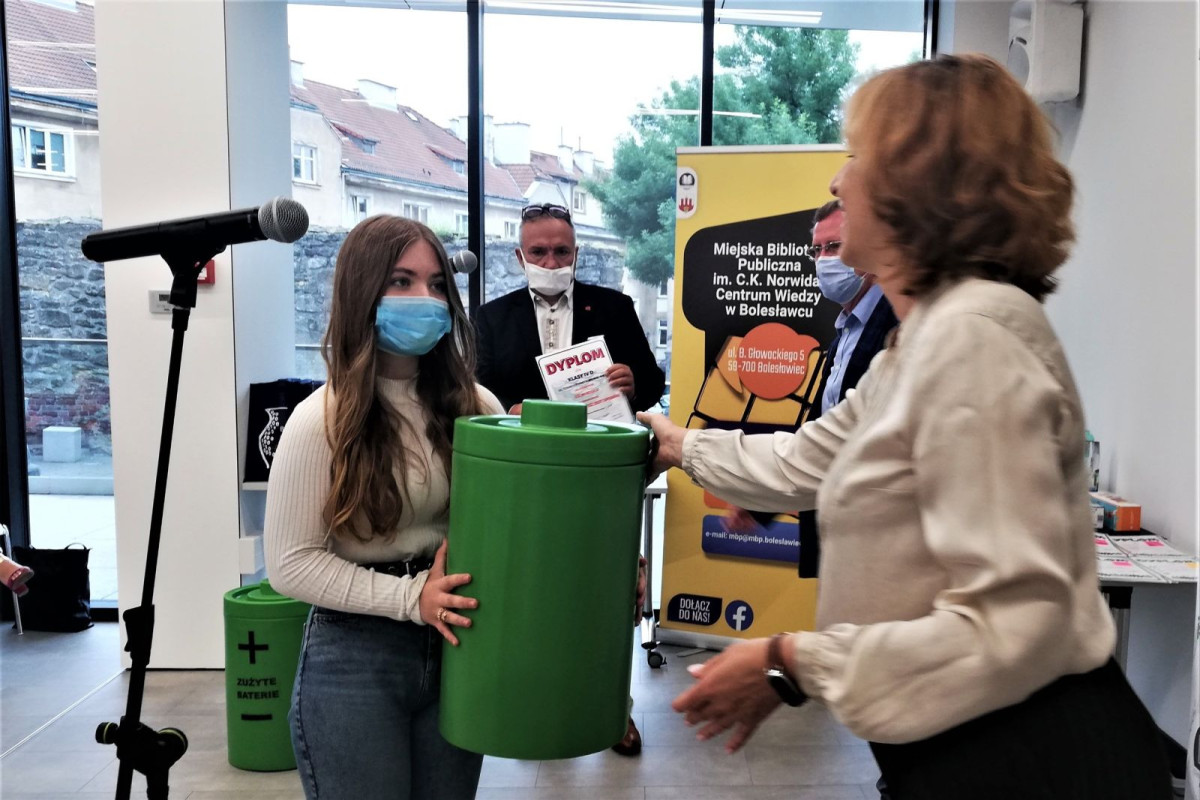 Zebrali 1,2 TONY niebezpiecznych odpadów